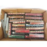 A quantity of oo gauge carriages etc.