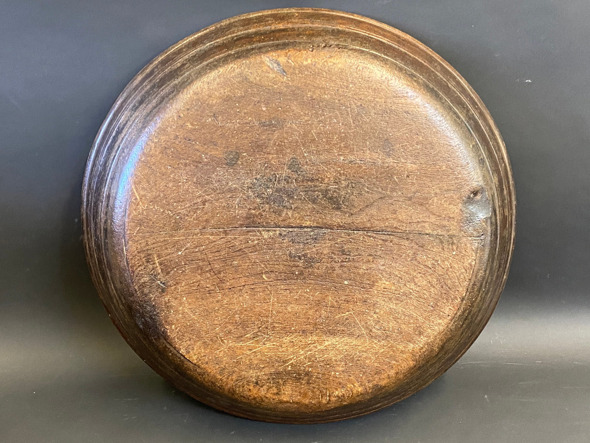 A large 19th Century wooden circular dish with raised rim, 21 1/2" diameter. - Image 3 of 3