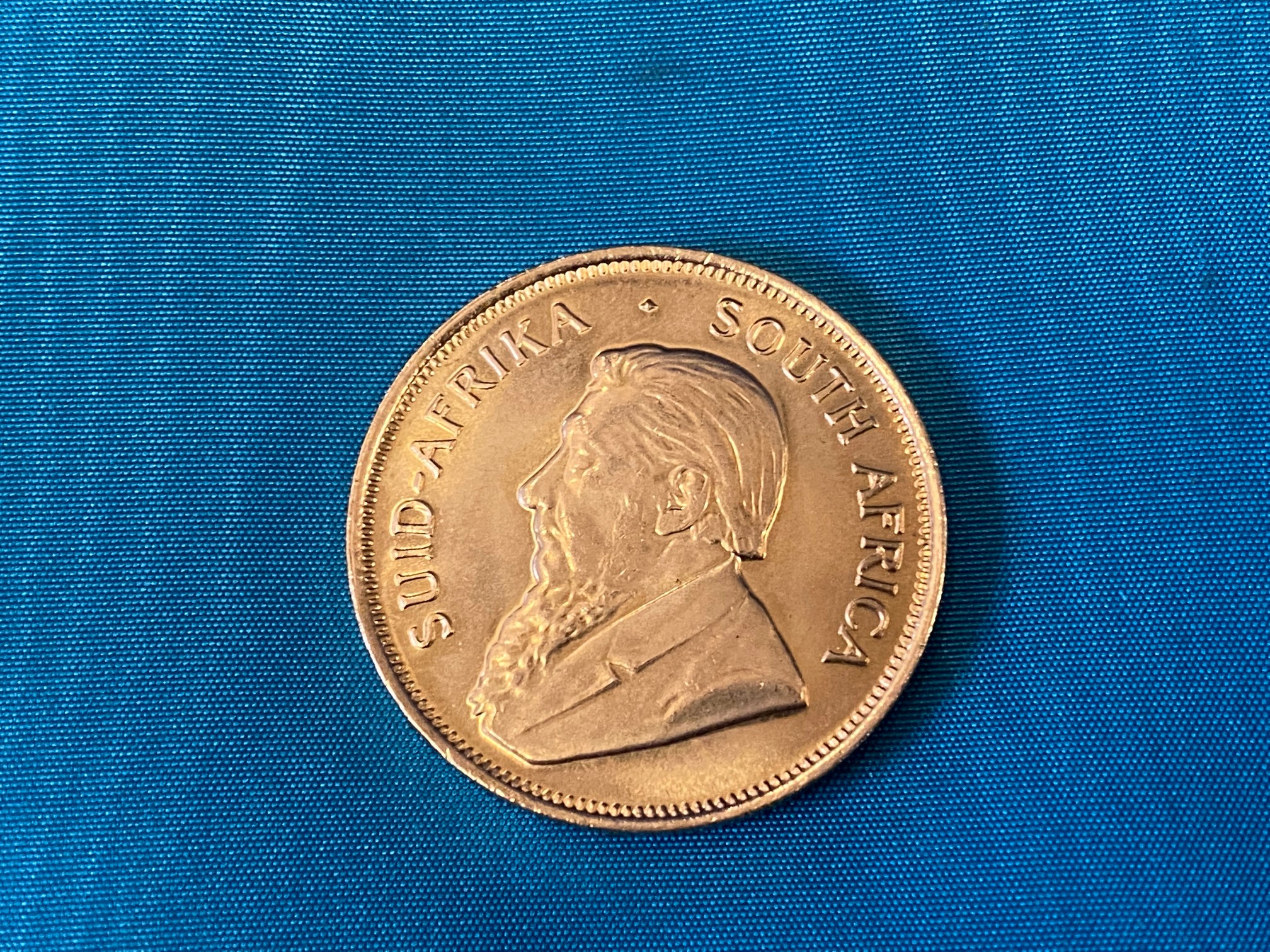 A 1980 1/2 gold krugerrand. - Bild 2 aus 2