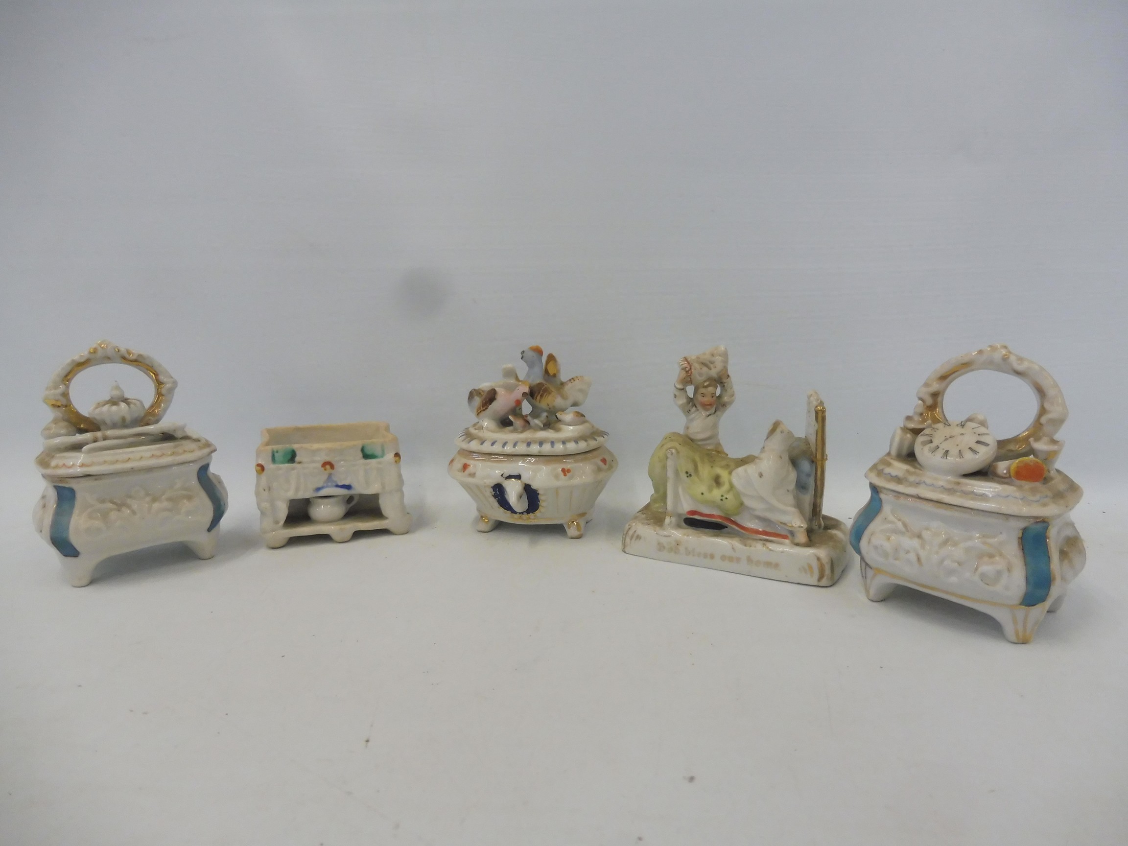 A box of ceramics including four fairings, crested china etc. - Image 4 of 4