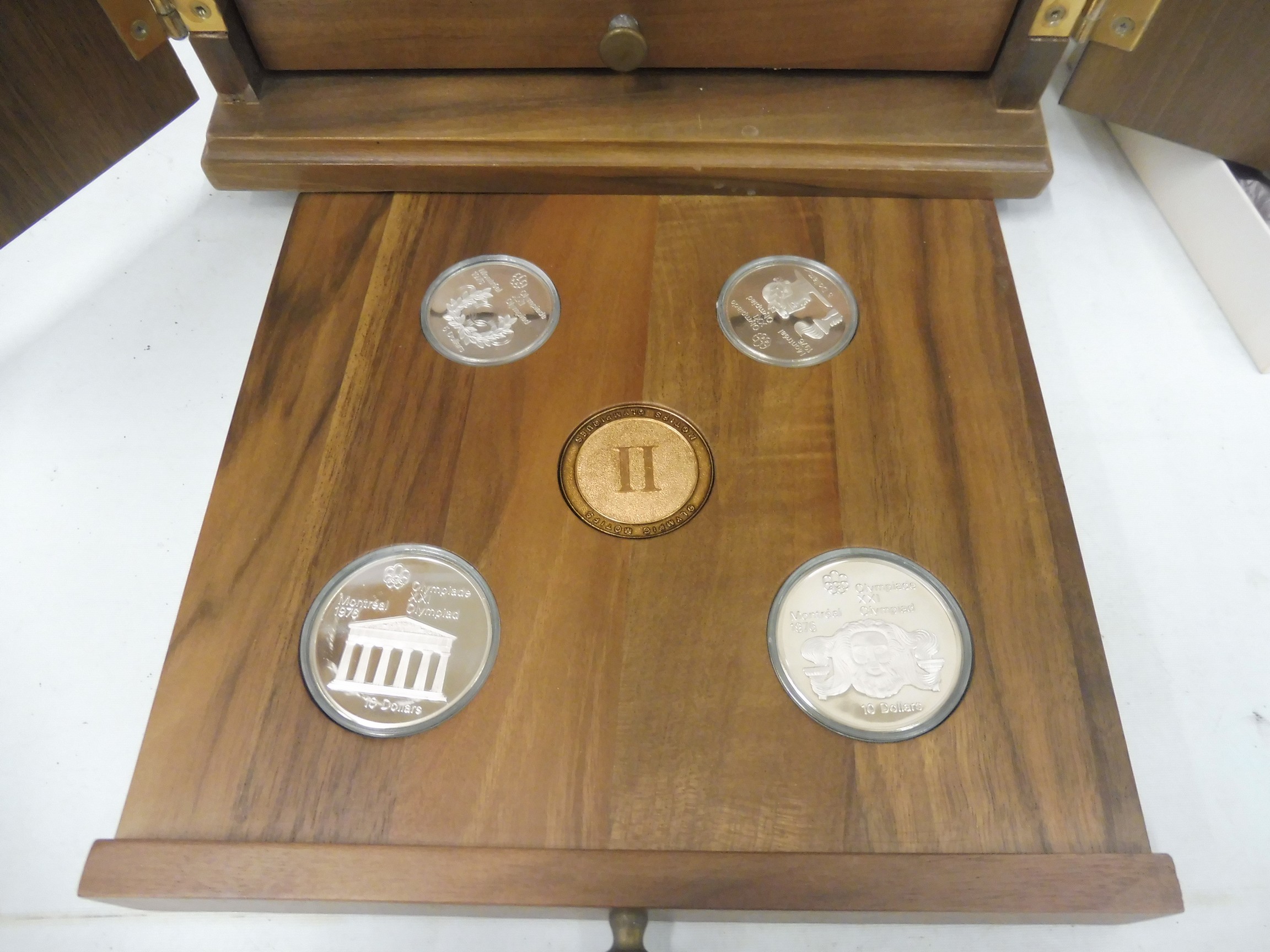 A 1976 Olympic silver proof 28 coin set Montreal Canada 7-series of 5 and 10 dollar coins, in - Bild 2 aus 3