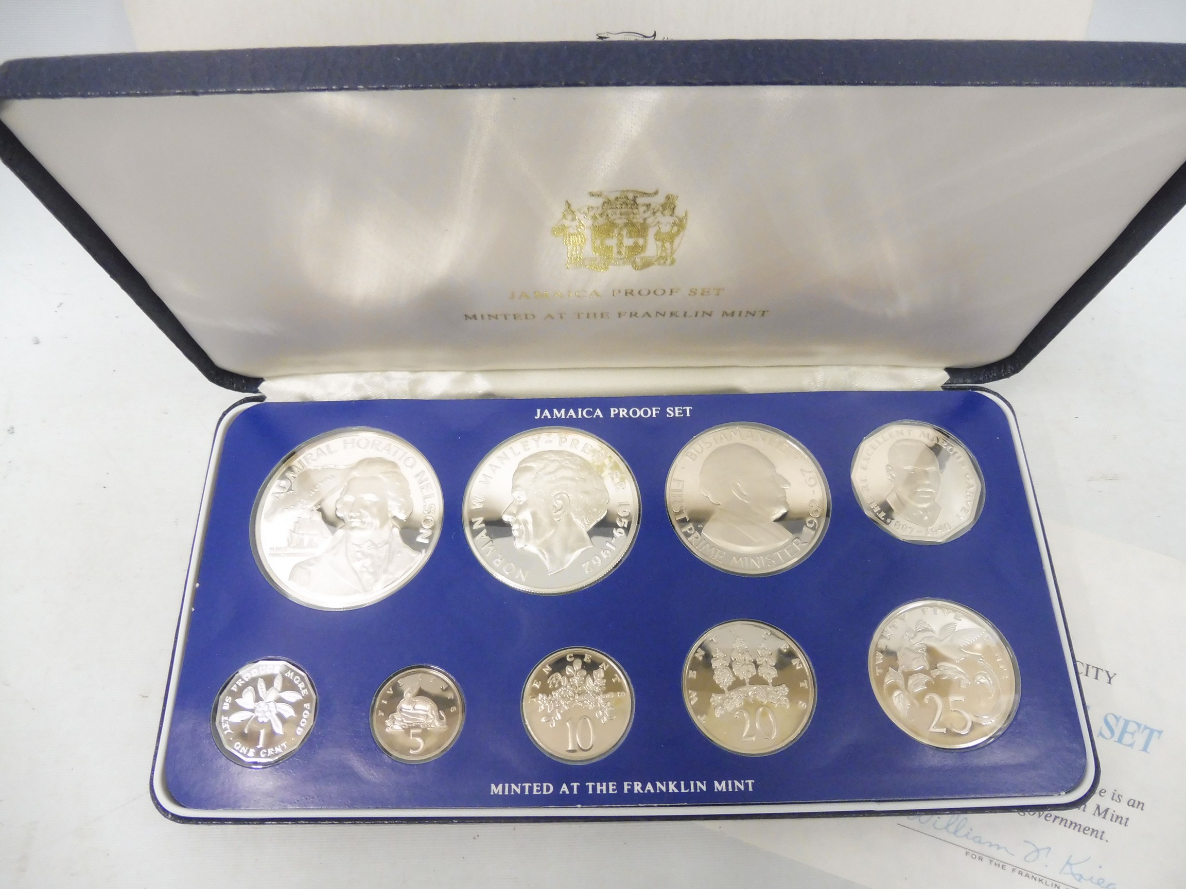 A cased Franklin Mint 1976 Jamaica proof coin set, with certificate, and slip case. - Bild 2 aus 2