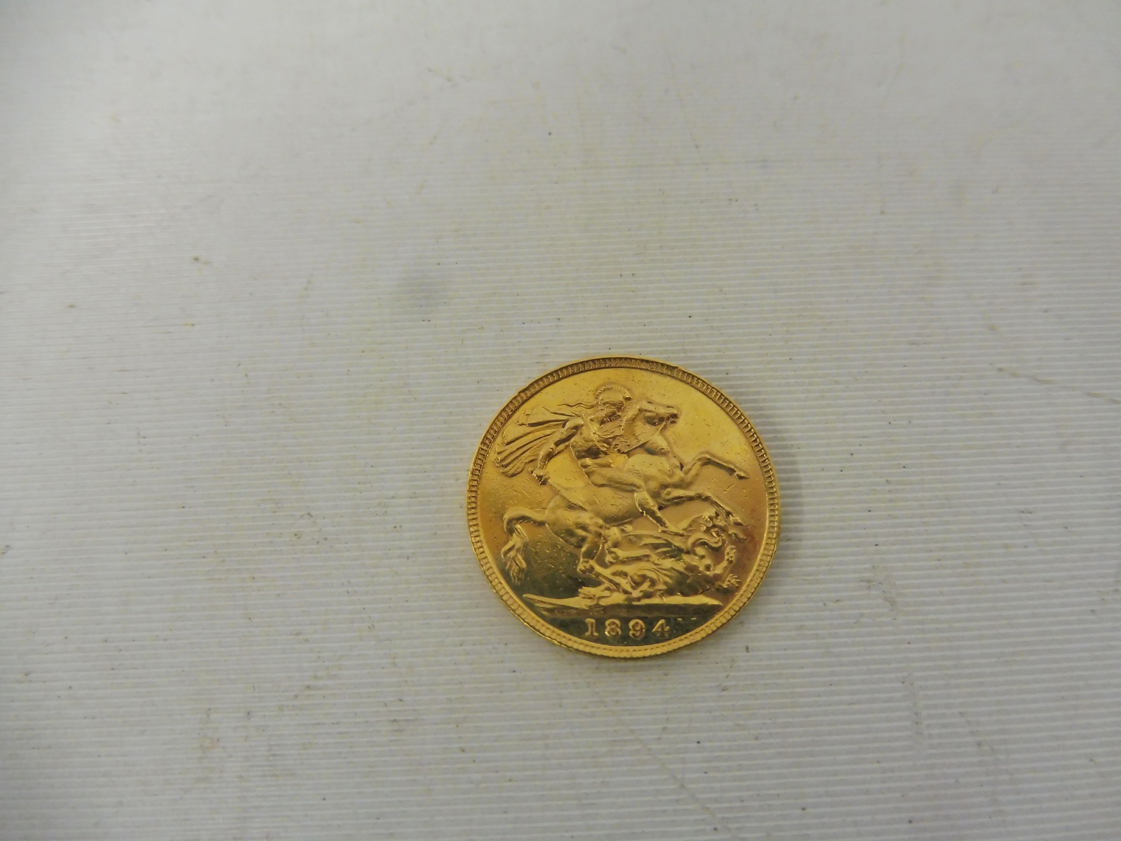 A Victorian gold sovereign, dated 1894, approx. 8g.