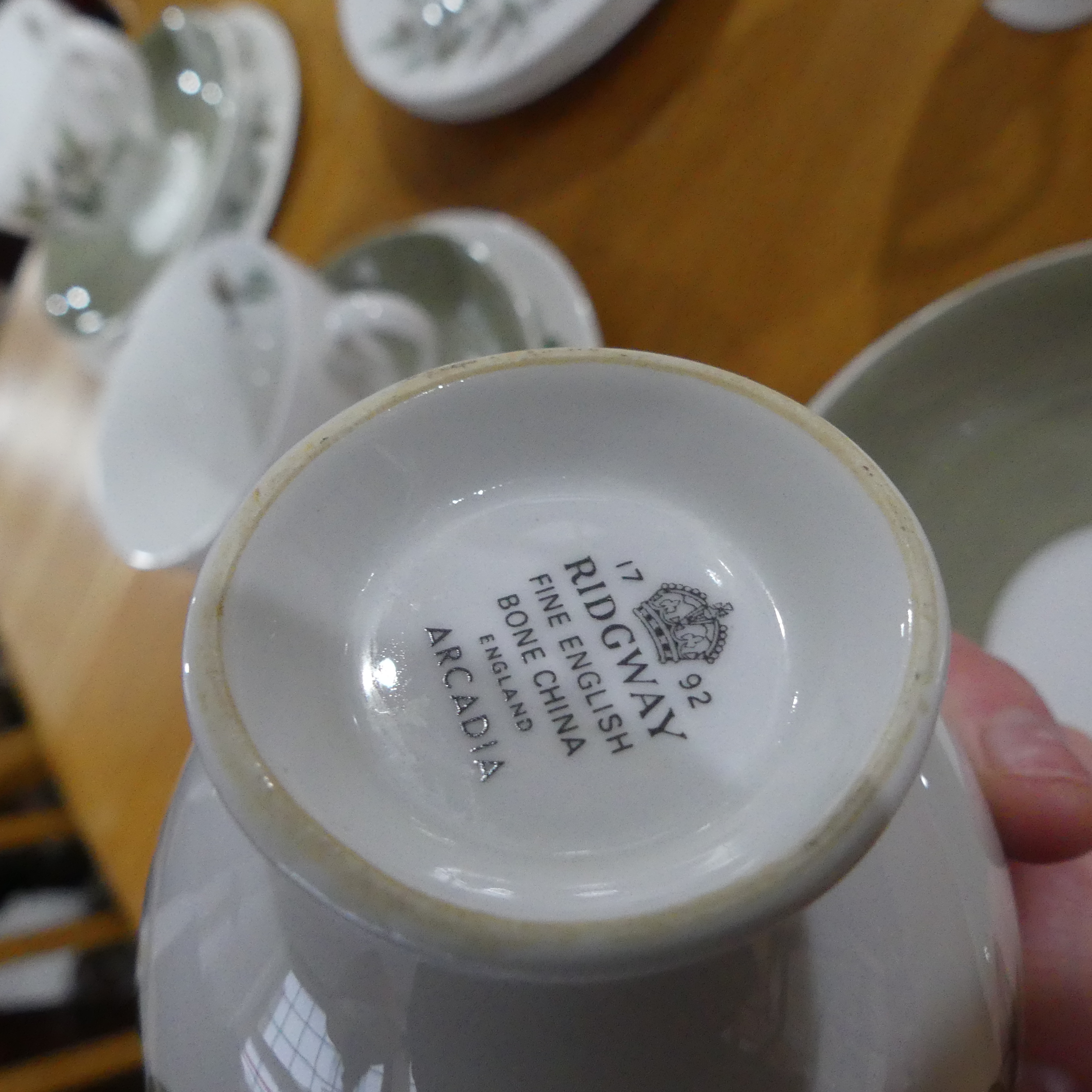 A Ridgway 'Arcadia' pattern Tea Set, to include Six Cups and Saucers and Tea Plates (a lot) - Image 4 of 4