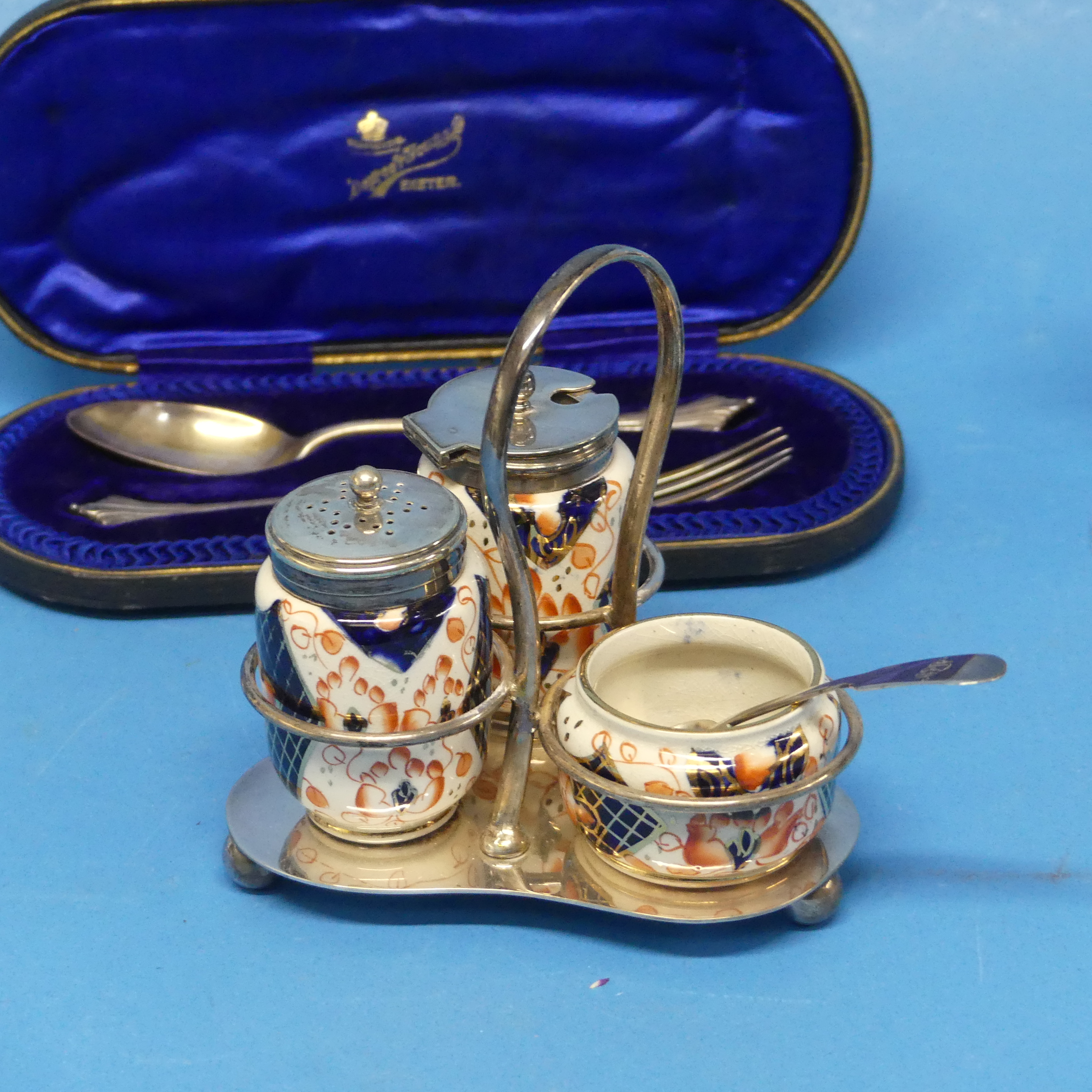 A silver plated and Imari Cruet Set, with silver mustard spoon, together with a cased silver spoon - Image 2 of 4