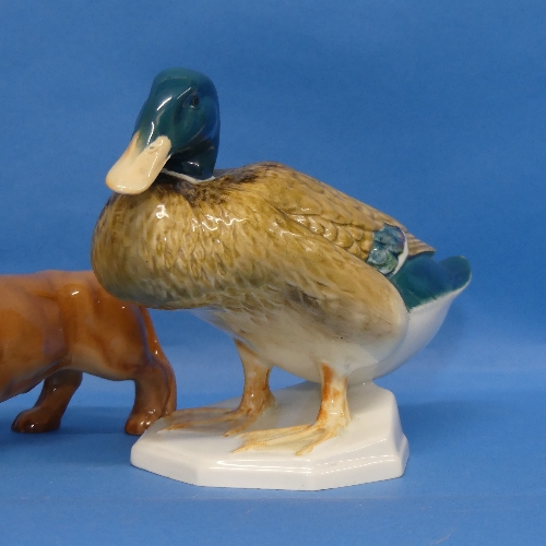 A Beswick figure of a Duck, numbered 817, together with a Beswick Sausage Dog and a Beswick Fox (3) - Bild 2 aus 3