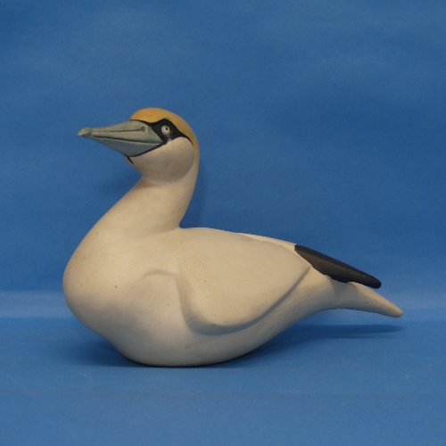 A limited edition Suzie Marsh studio pottery Bird, modelled as a Gannet, (10/75) impressed and