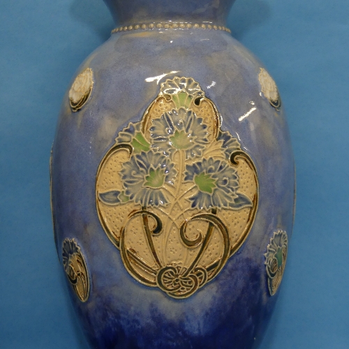 A Royal Doulton stoneware baluster Vase, by Maud Bowden, decorated in blue ground with tubelining, - Bild 2 aus 4