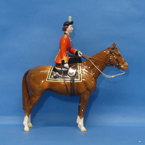 A Beswick figure of HRH Queen Elizabeth II, mounted on Imperial, Trooping the Colour, with factory - Bild 2 aus 4