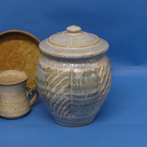 A quantity of Studio Pottery, to include Jano Clarke vase and cover, a footed Bowl by John - Bild 4 aus 5