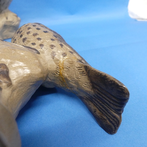 A small quantity of Poole Pottery Birds, to include two perched Owls, two smaller Owls, and three - Bild 4 aus 5