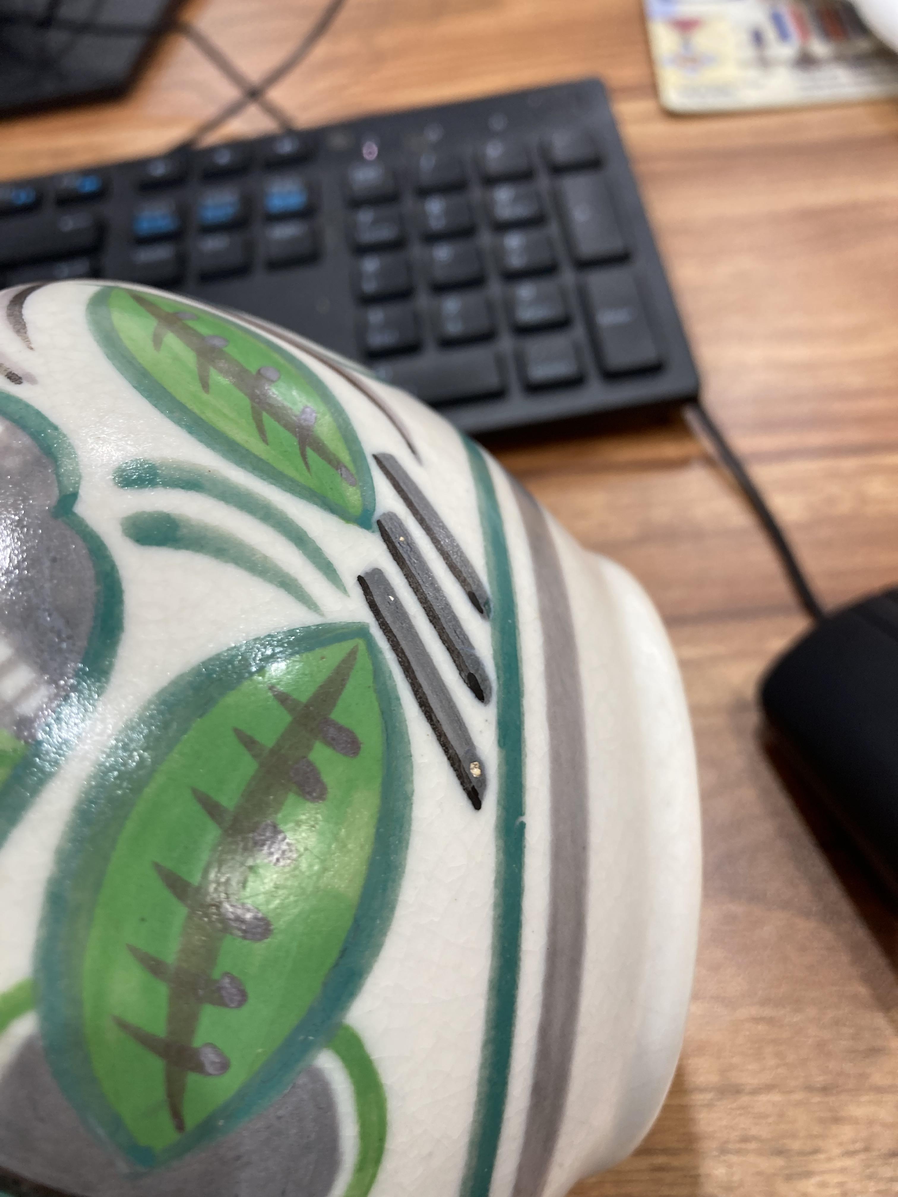 A Poole Pottery Vase, decorated in green PA pattern, together with a Marianne de Trey footed bowl - Bild 5 aus 8