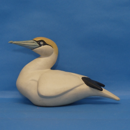 A limited edition Suzie Marsh studio pottery Bird, modelled as a Gannet, (10/75) impressed and - Bild 2 aus 5