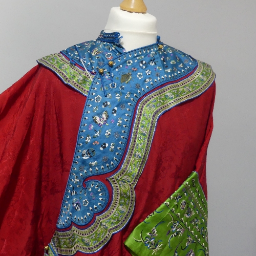 An early 20thC Chinese figured red silk Wedding Robe, edged with contrasting fabric and shaped - Image 6 of 10
