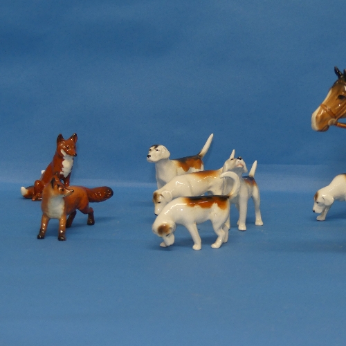 A Beswick pottery Hunting Group, two include three Riders, one on Rearing Horse, one with Red - Bild 3 aus 4