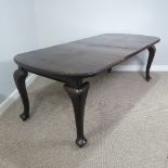 An Edwardian extending Dining Table, L 140cm x W 104cm x H 73cm, together with a set of eight (six