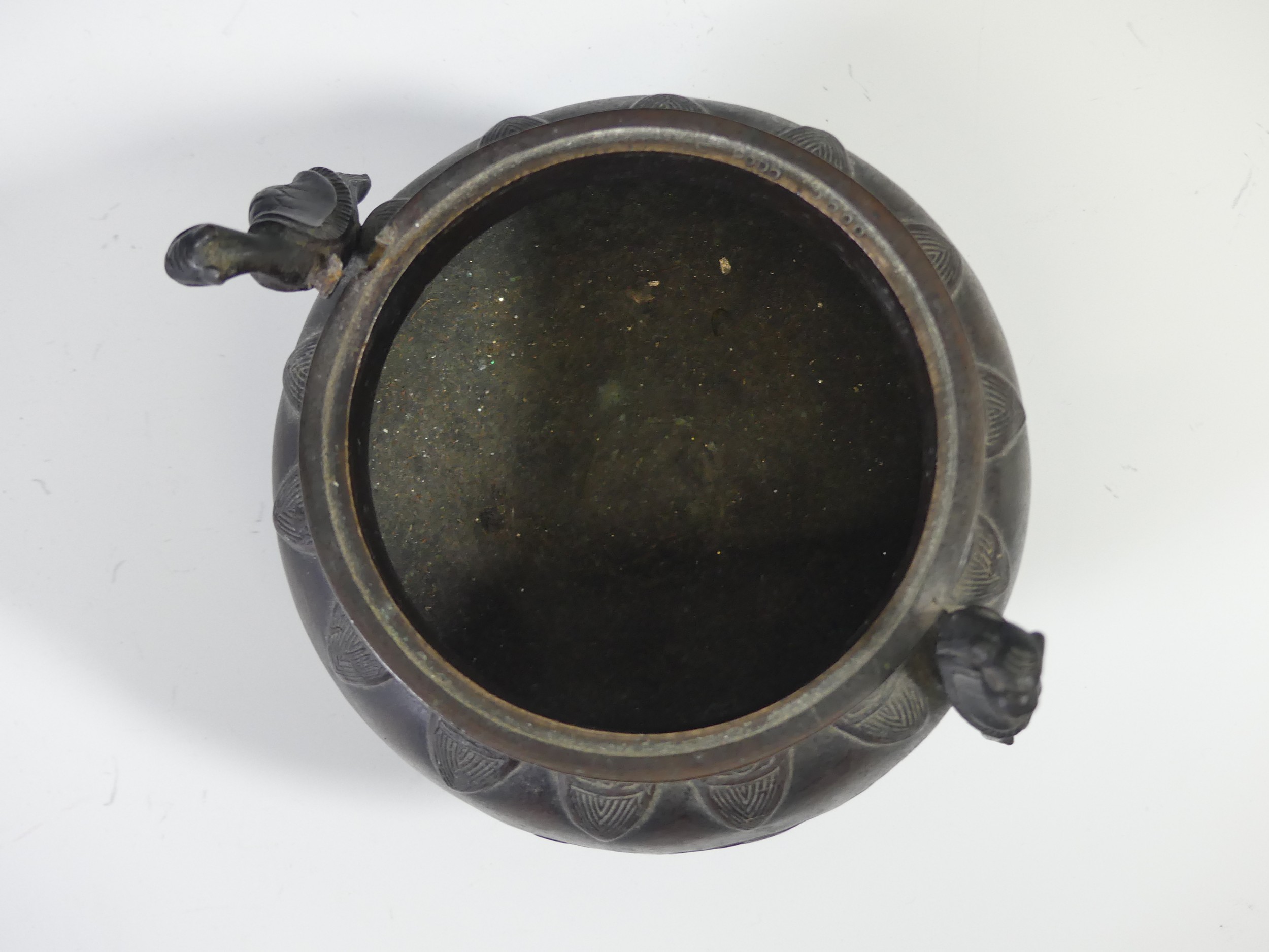 A 19th century oriental bronze twin-handle tripod Censer, with relief decoration depicting dragons - Image 5 of 6