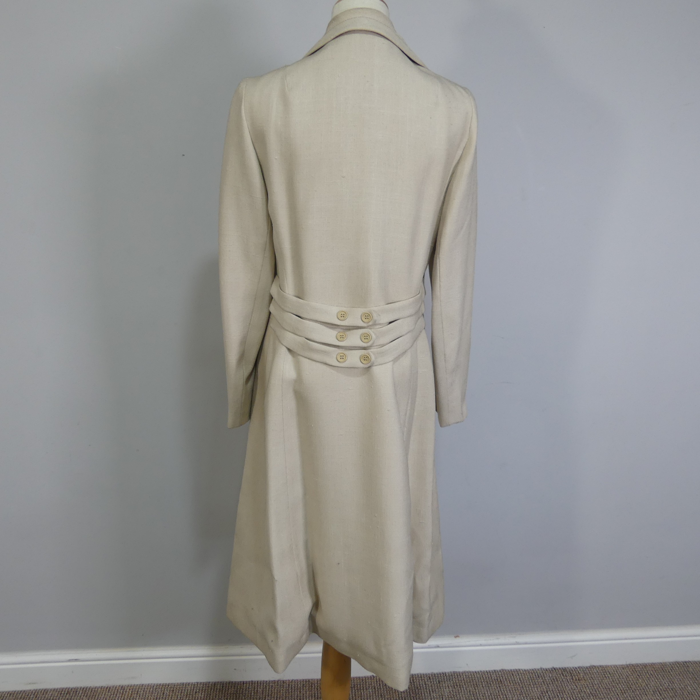 Vintage Fashion Tailoring, circa 1960s/70s; an 'Anthony Charles for Koupy' long fitted jacket in - Image 17 of 18