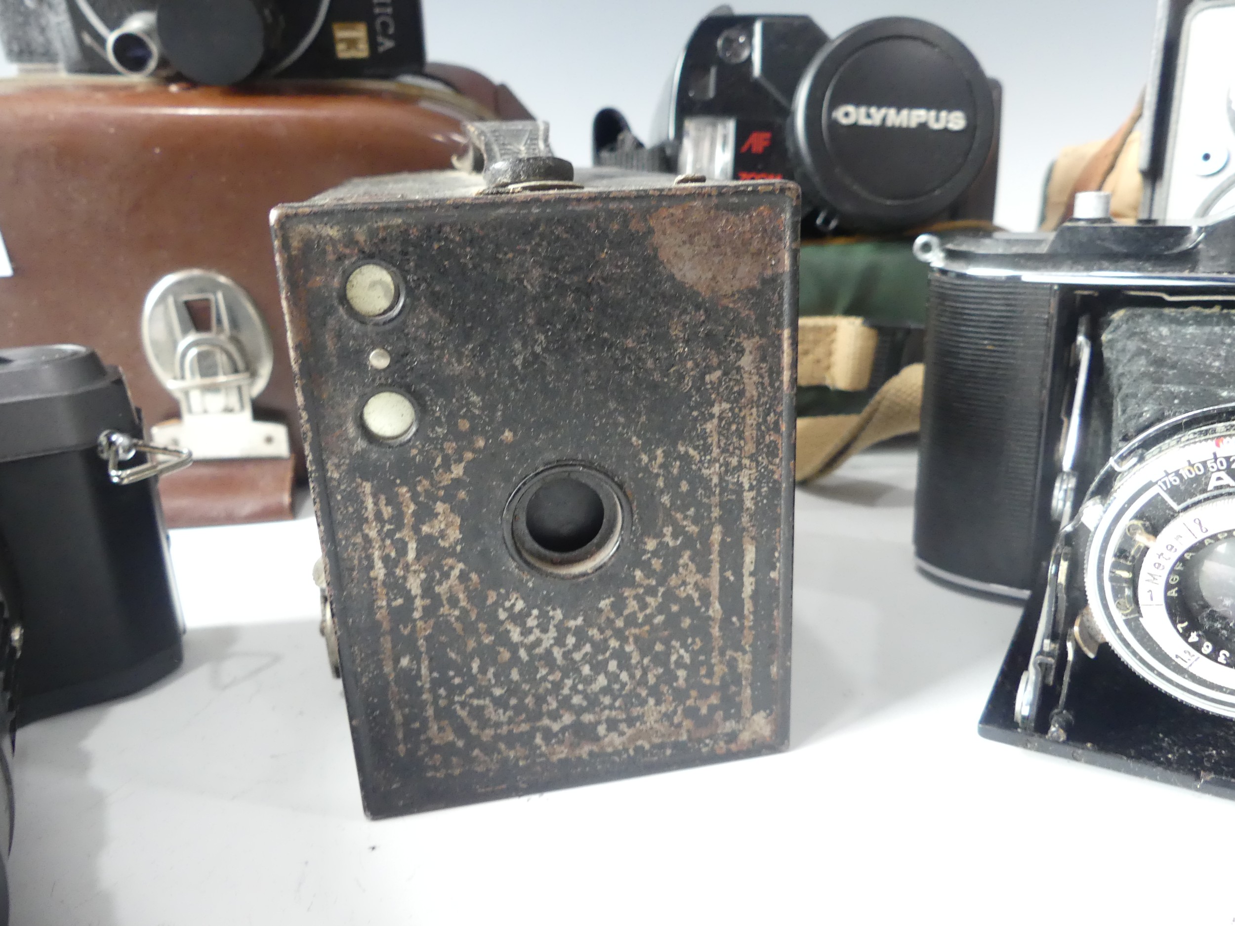 Cameras: ten various vintage cameras, including Pentax MX 35mm SLR with SMC 50mm f1.7 lens and SMC - Image 3 of 4