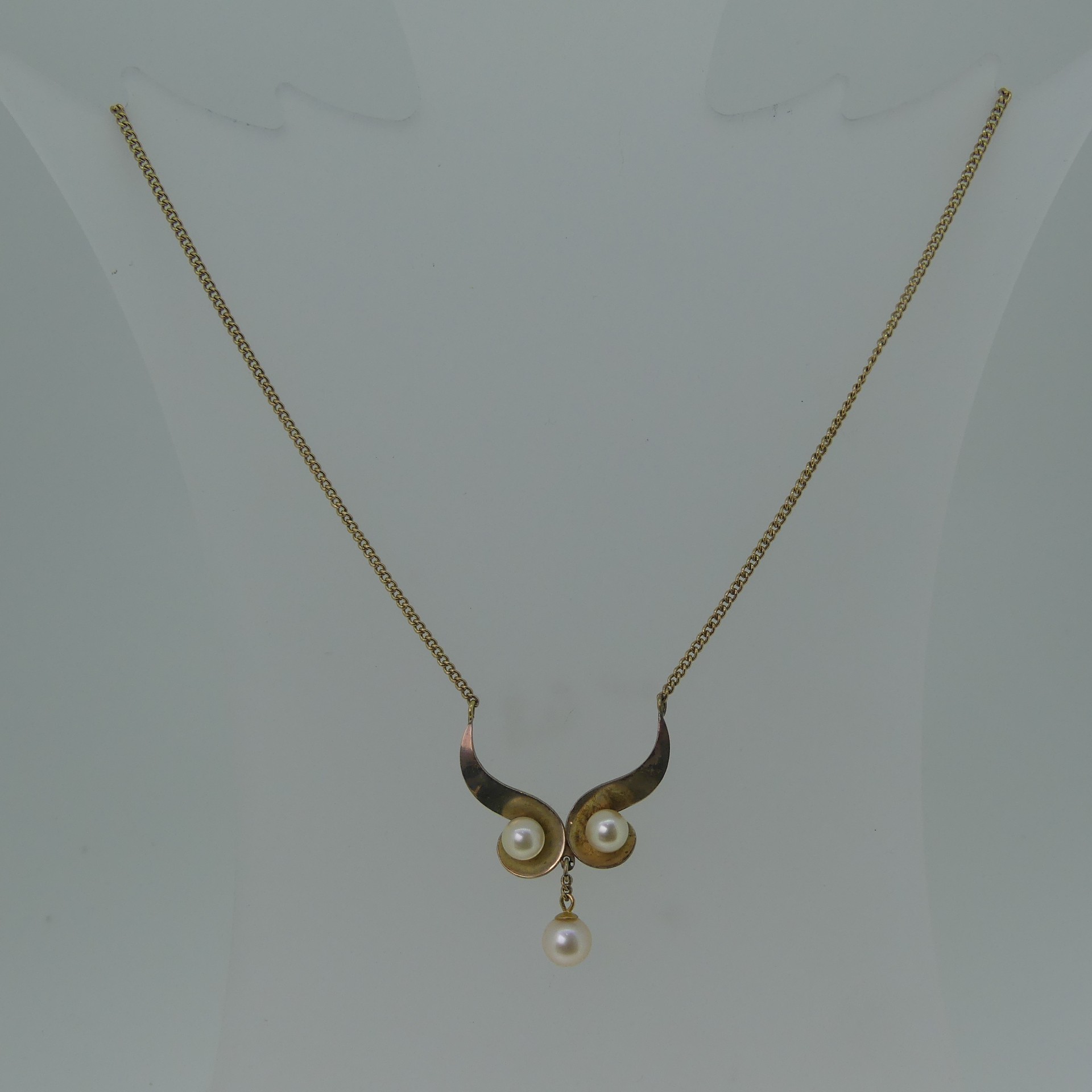 An unmarked gold and cultured pearl Necklace, tests as 9ct, with two pairs of matching earrings, - Image 2 of 5