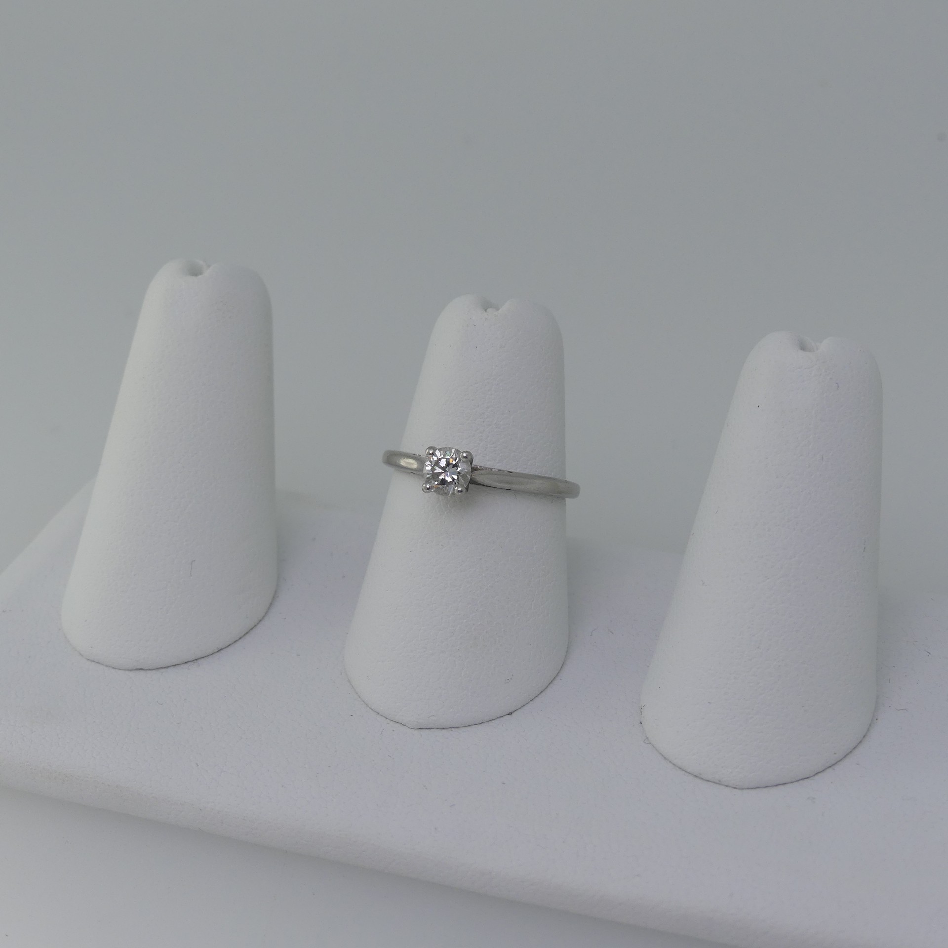 A diamond solitaire Ring, the brilliant cut stone approx. 0.33ct, four claw set in platinum, Size K, - Image 2 of 6