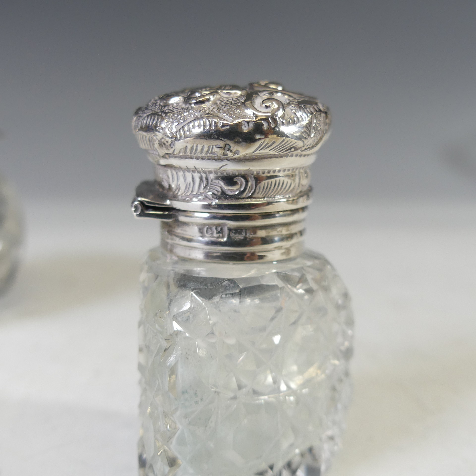 A George V silver mounted glass Scent Bottle, by John Grinsell & Sons, hallmarked Birmingham, - Image 25 of 27
