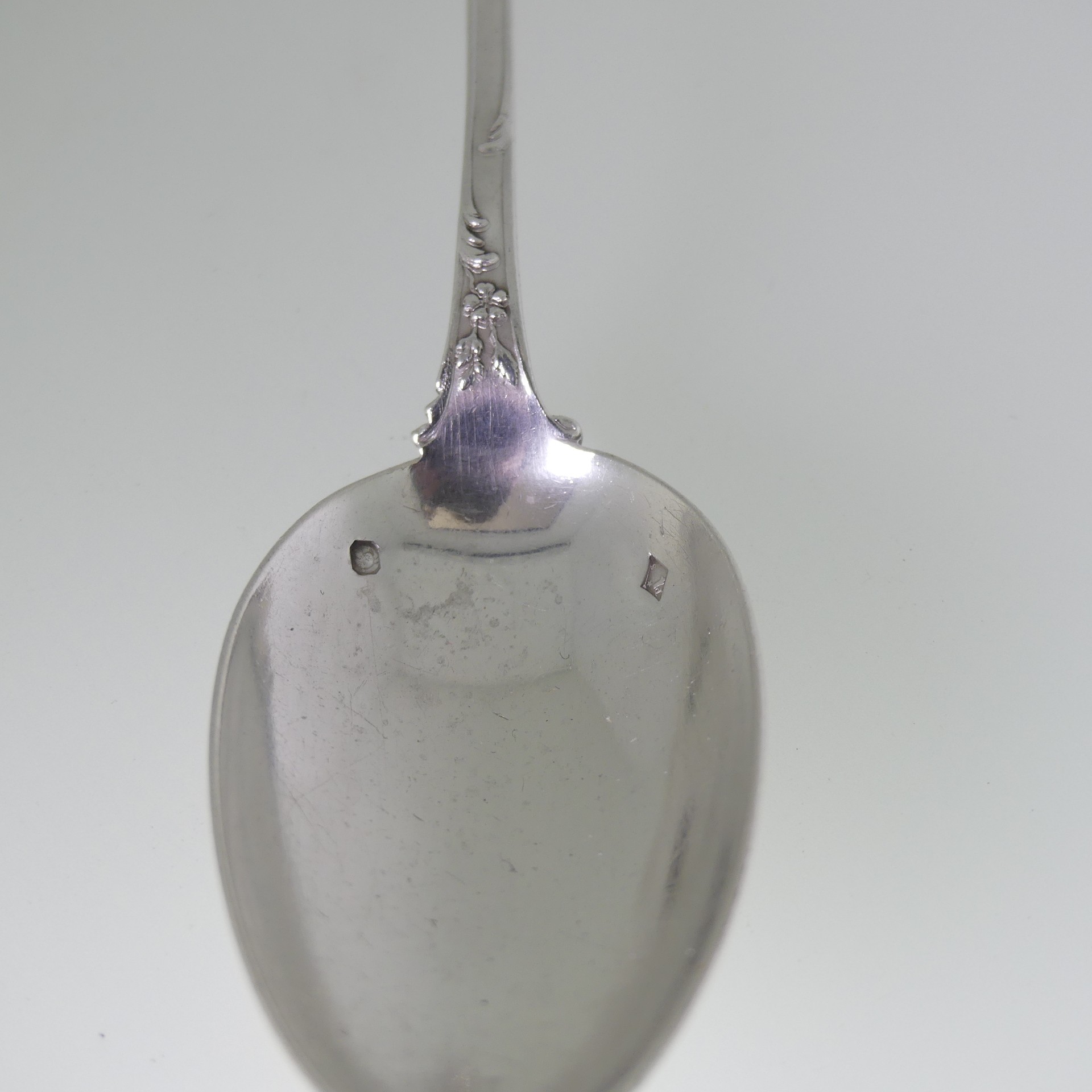 An early 20thC French silver Fork and Spoon, by Page Freres, with foliate decoration, the reverses - Image 5 of 5