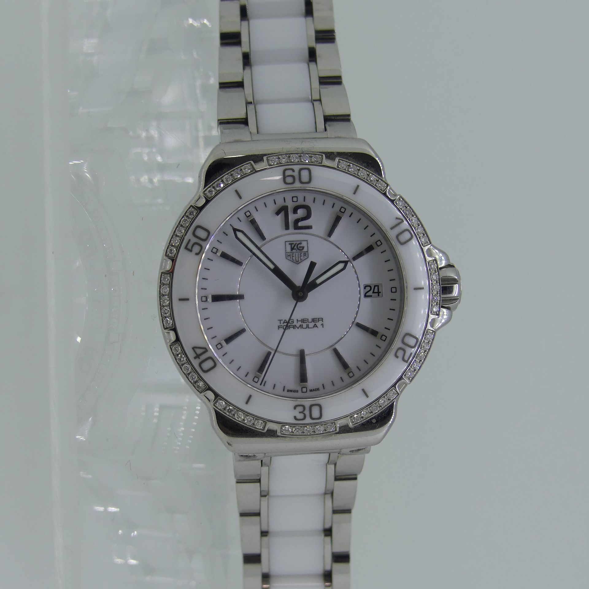 Tag Heuer : a lady's stainless steel and white ceramic Formula 1 ‘Sparkling’ quartz bracelet - Image 3 of 6