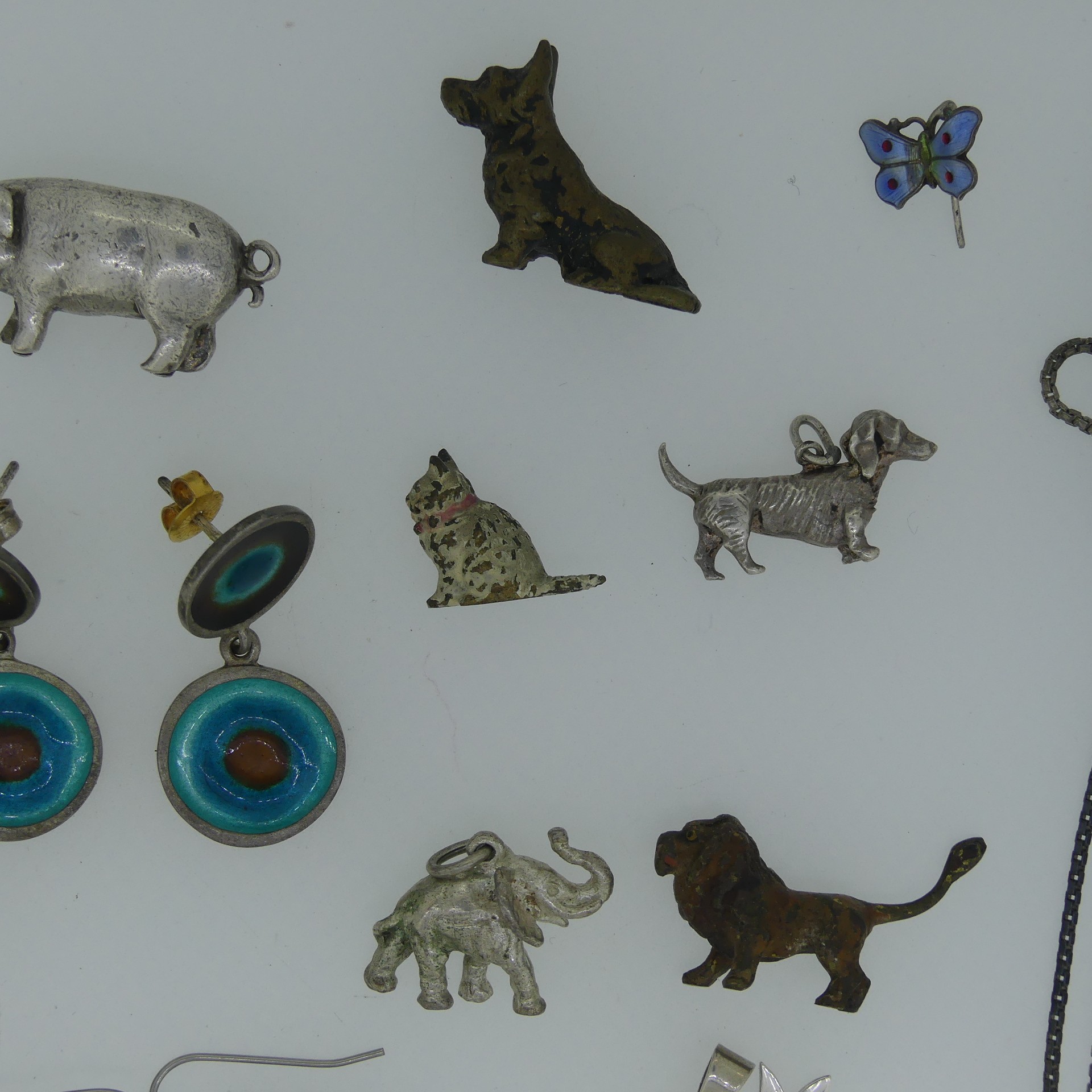 A small quantity of silver / white Metal Jewellery, including silver cufflinks, three silver - Image 5 of 6
