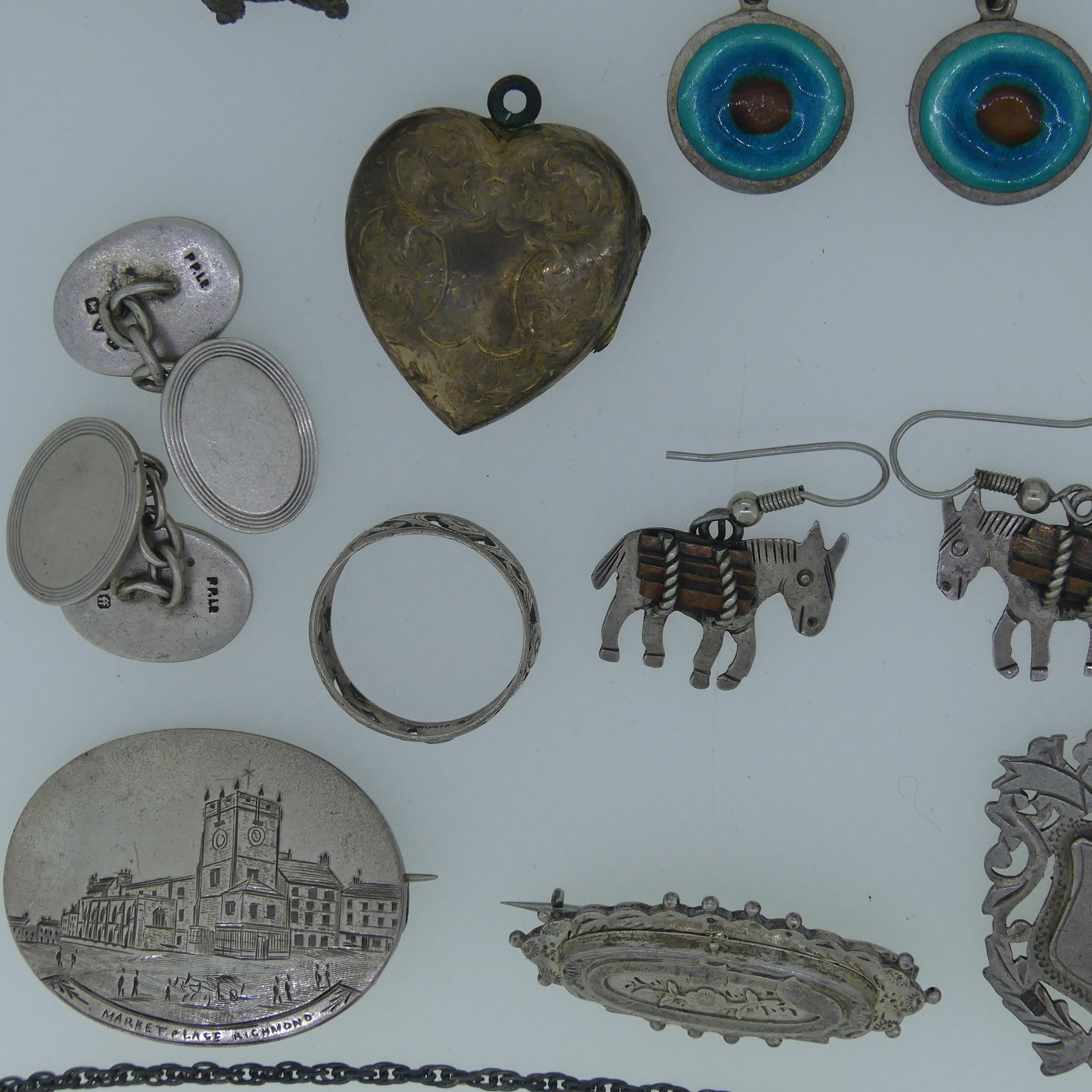 A small quantity of silver / white Metal Jewellery, including silver cufflinks, three silver - Image 3 of 6