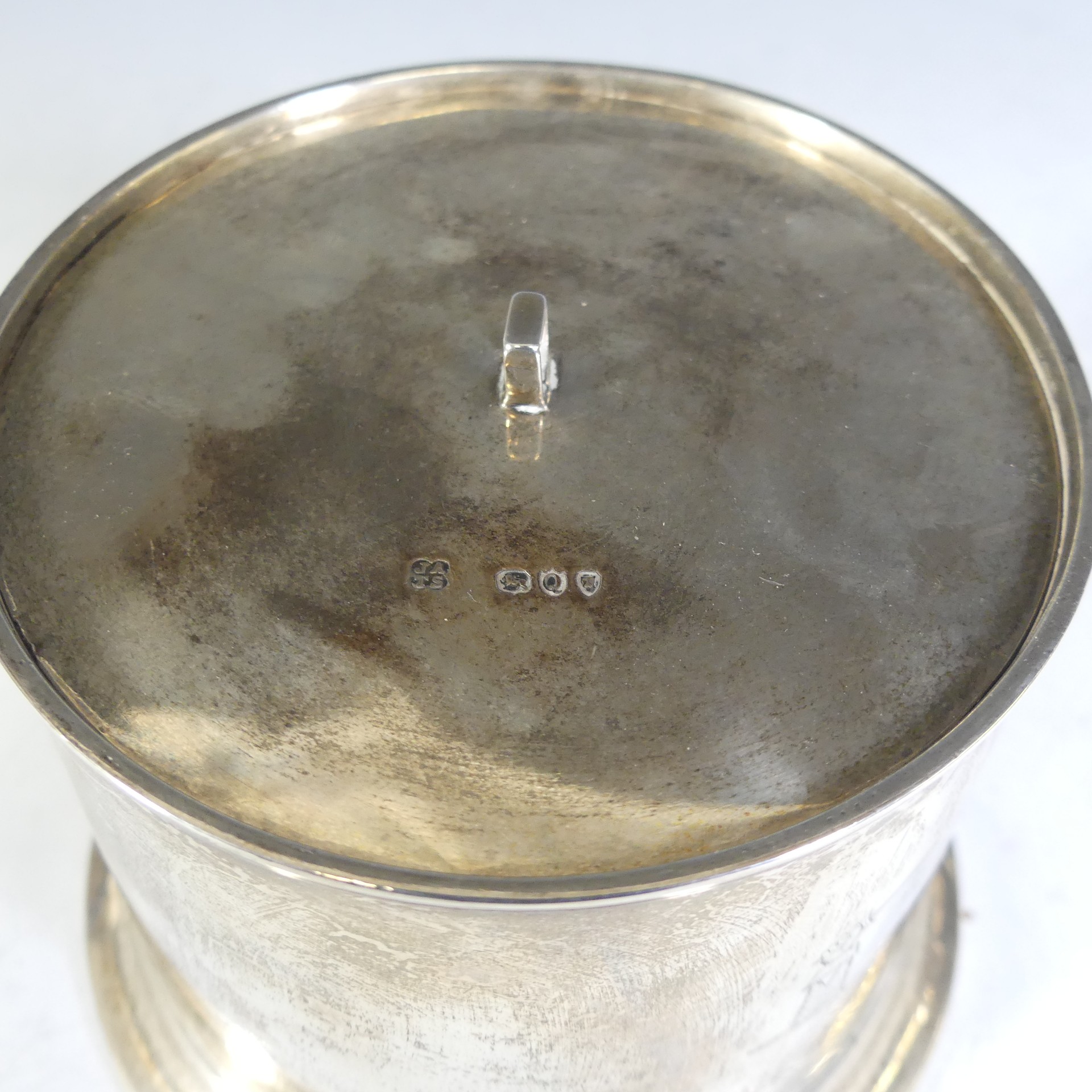 A Victorian silver Tobacco Jar and cover, by John Aldwinckle & Thomas Slater for Goldsmiths & - Image 3 of 4