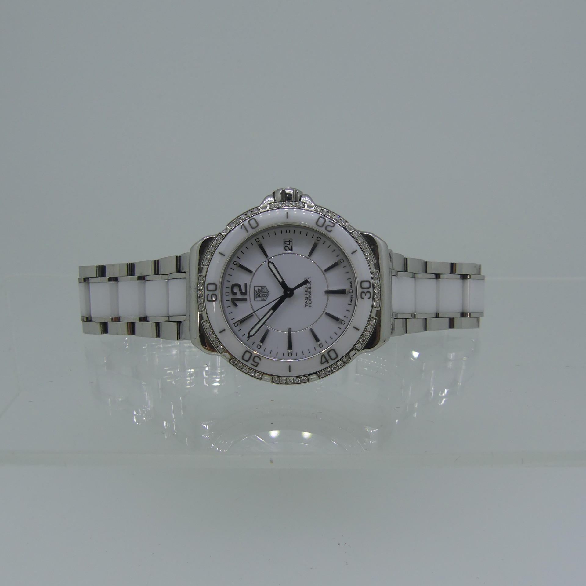 Tag Heuer : a lady's stainless steel and white ceramic Formula 1 ‘Sparkling’ quartz bracelet - Image 4 of 6