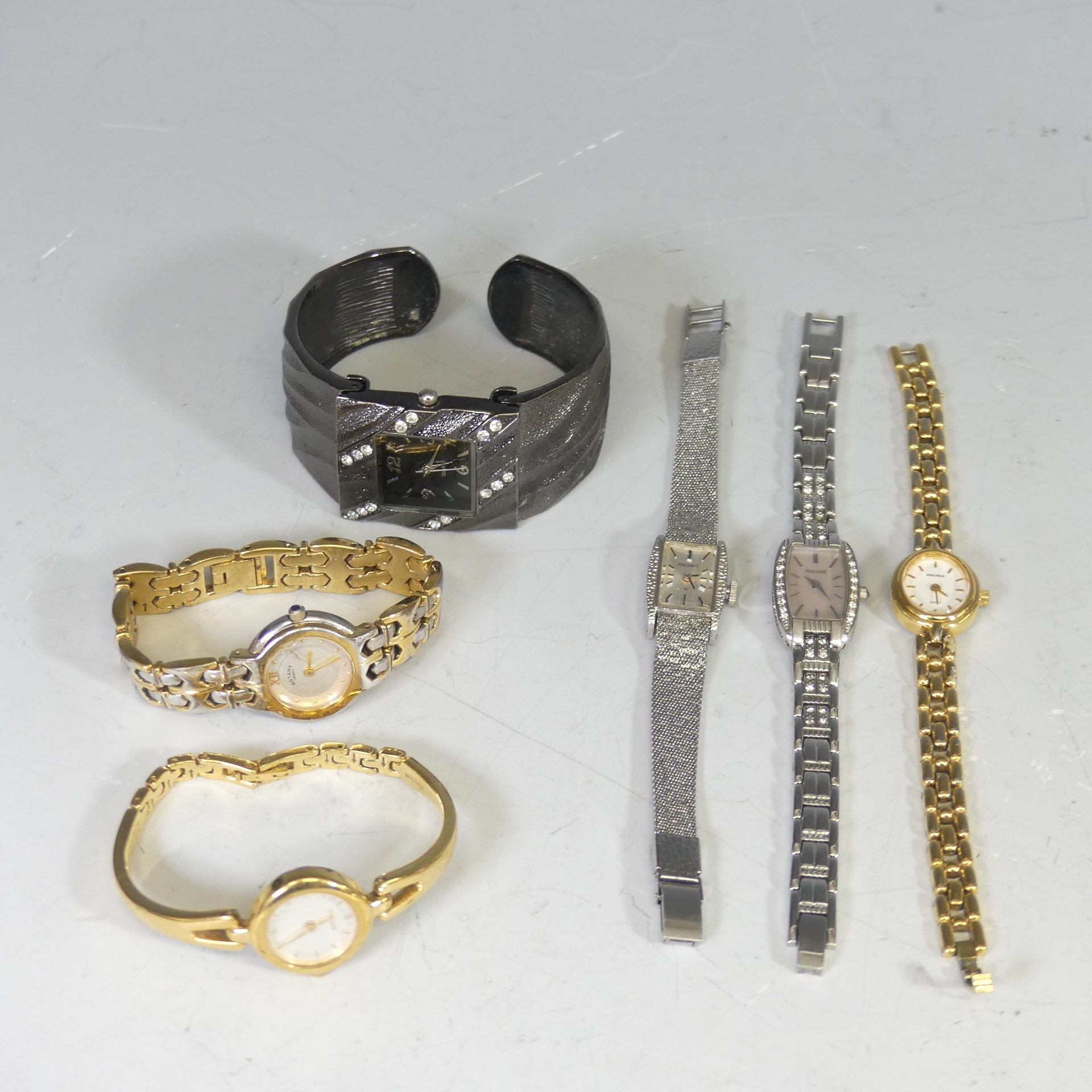 A small quantity of Costume Jewellery, including a silver Celtic style brooch, a silver necklace - Image 5 of 17