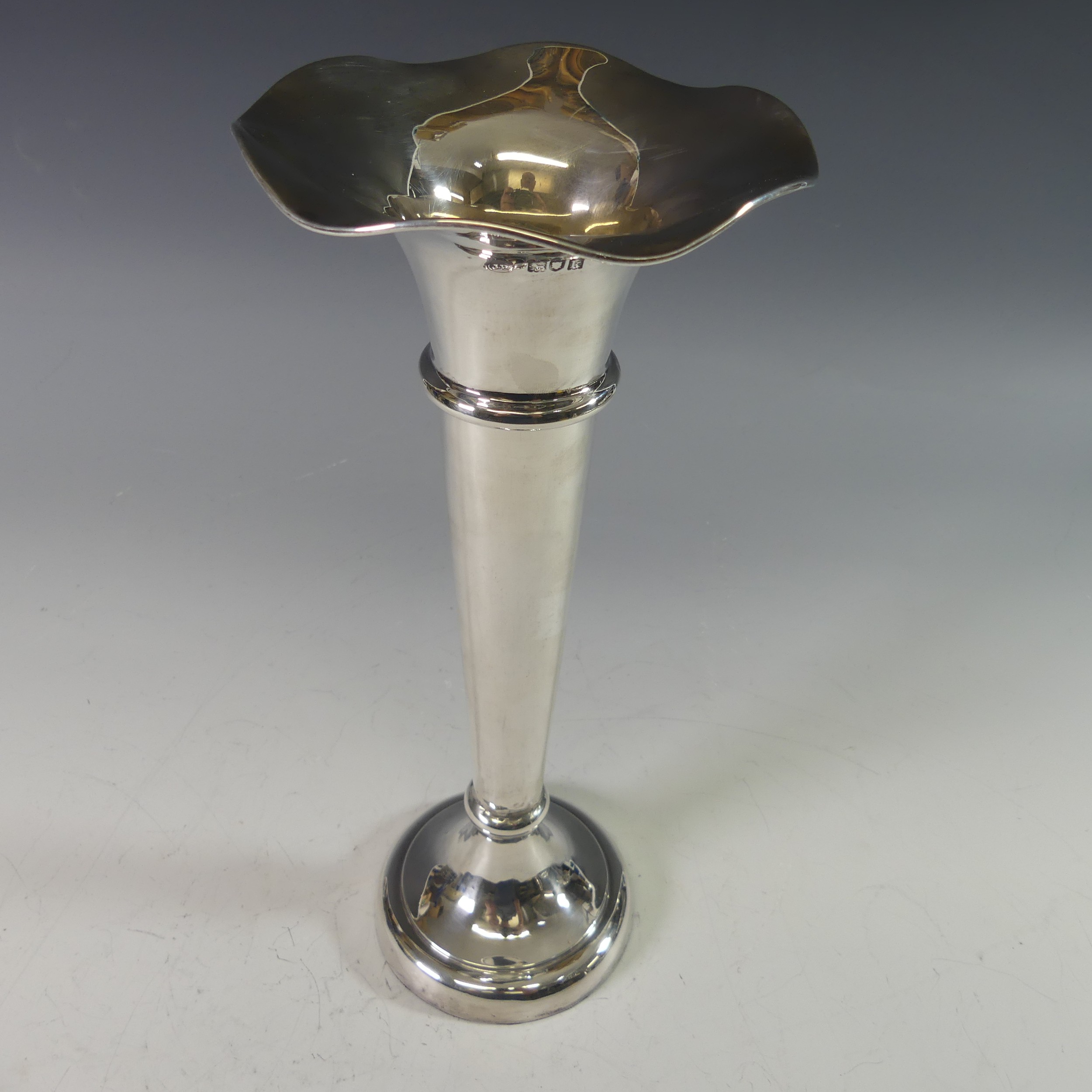 An Edwardian silver Vase, by John Round & Son Ltd., hallmarked London, 1905, of trumpet form with