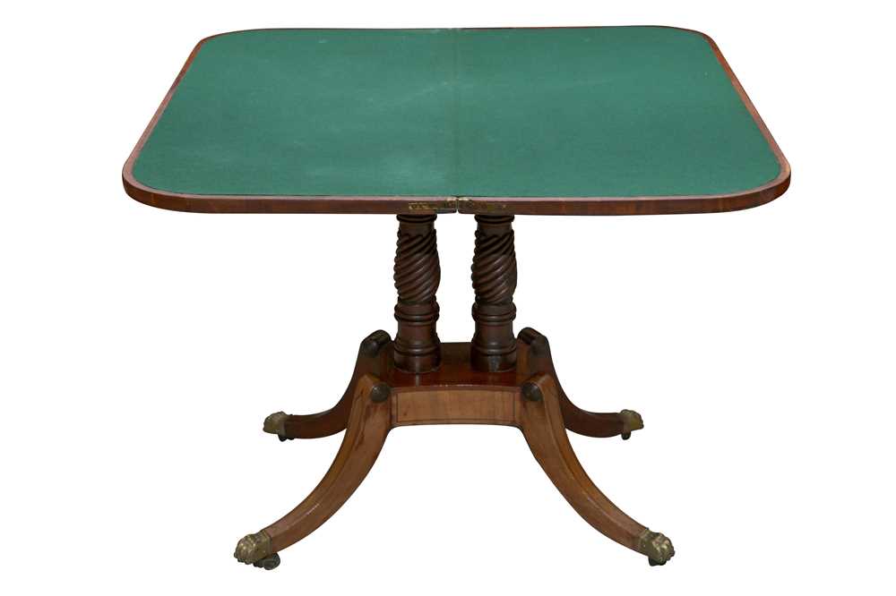 A REGENCY MAHOGANY FOLDOVER CARD TABLE - Bild 2 aus 11