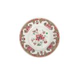 A CHINESE FAMILLE ROSE PORCELAIN PLATE, QIANLONG