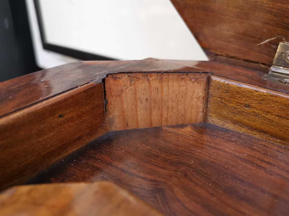 A WILLIAM IV FIGURED WALNUT TEAPOY - Bild 5 aus 9