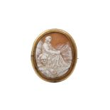 A CARVED SHELL CAMEO BROOCH