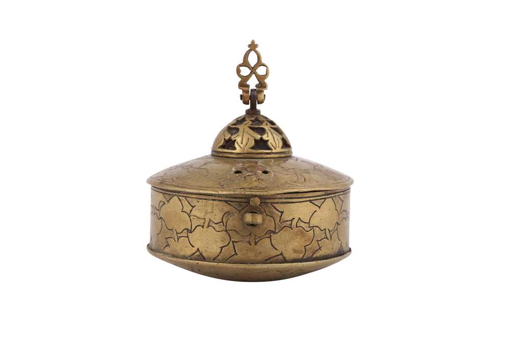 AN INDIAN ENGRAVED BRASS PORTABLE INKWELL Possibly Deccan, Central India, 18th century