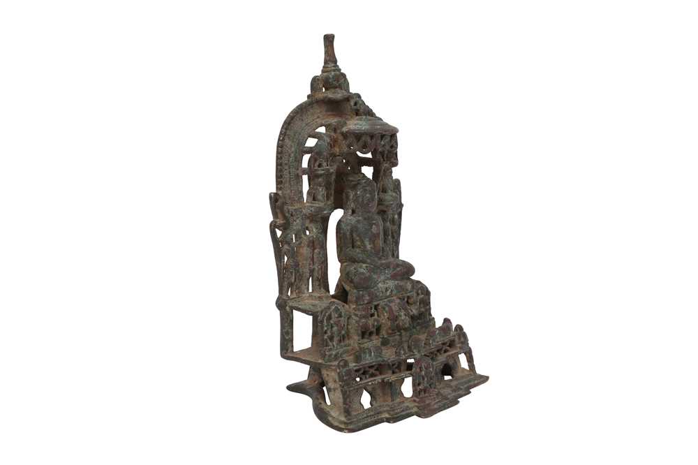 A SILVER AND BRASS-INLAID BRONZE JAIN ALTAR PIECE Possibly Gujarat, North-West India, 15th - 16th ce - Image 2 of 7