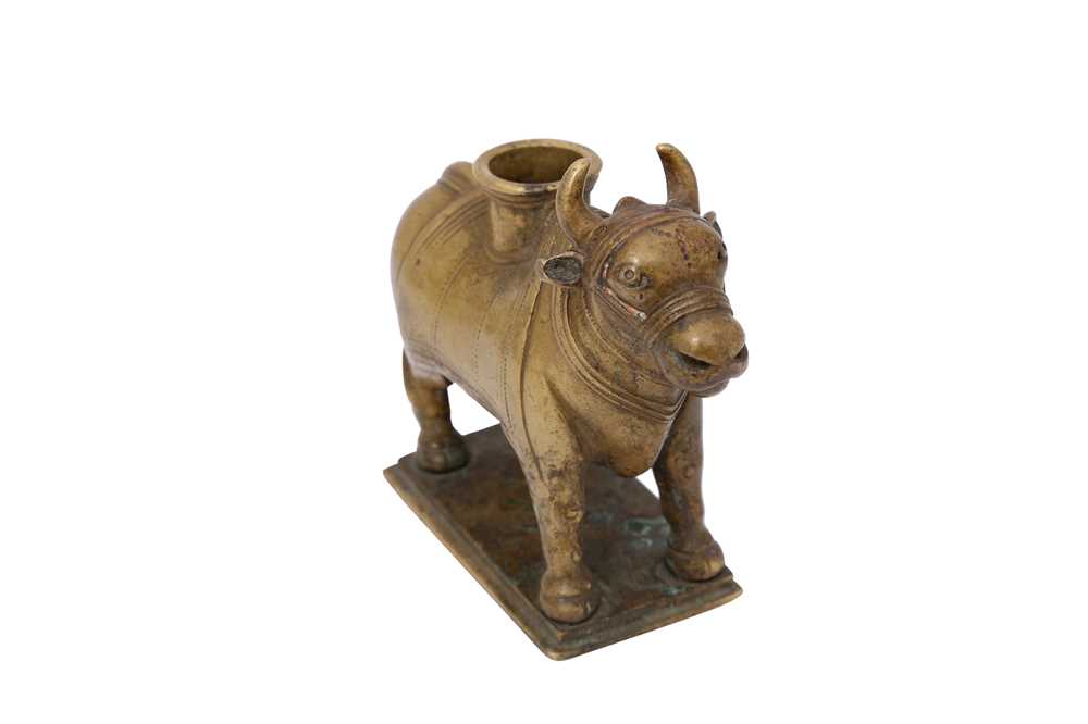 A RITUAL BRASS CANDLE HOLDER WITH NANDI THE BULL Possibly Southern India, late 18th - 19th century - Image 2 of 8