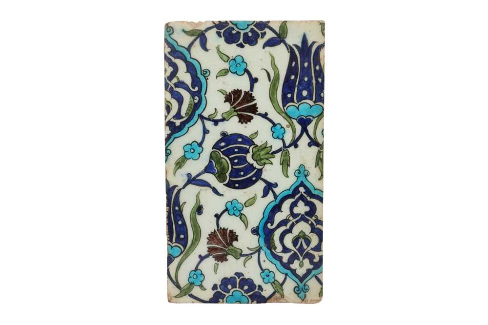 AN OTTOMAN DAMASCUS POTTERY TILE WITH FLORAL DECORATION Damascus, Ottoman Syria, 16th - 17th century