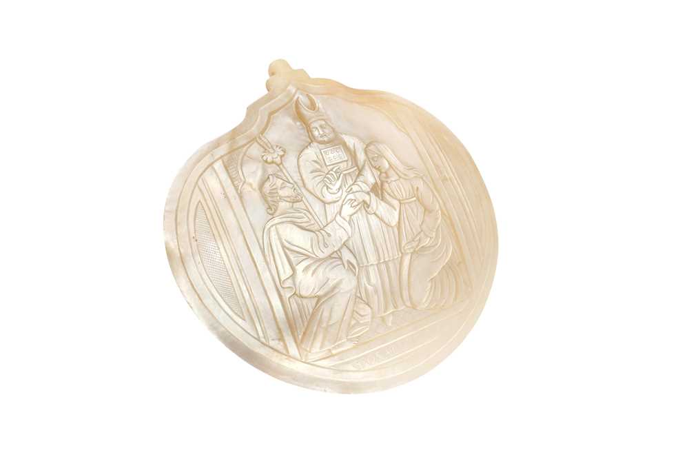 λ A CARVED MOTHER-OF-PEARL SHELL PLAQUE WITH THE VIRGIN'S MARRIAGE Jerusalem or Bethlehem, Holy Land - Image 2 of 4