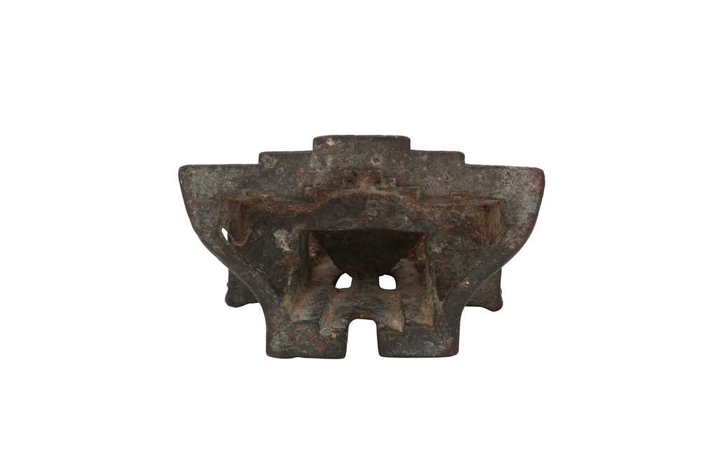 A SILVER AND BRASS-INLAID BRONZE JAIN ALTAR PIECE Possibly Gujarat, North-West India, 15th - 16th ce - Image 7 of 7