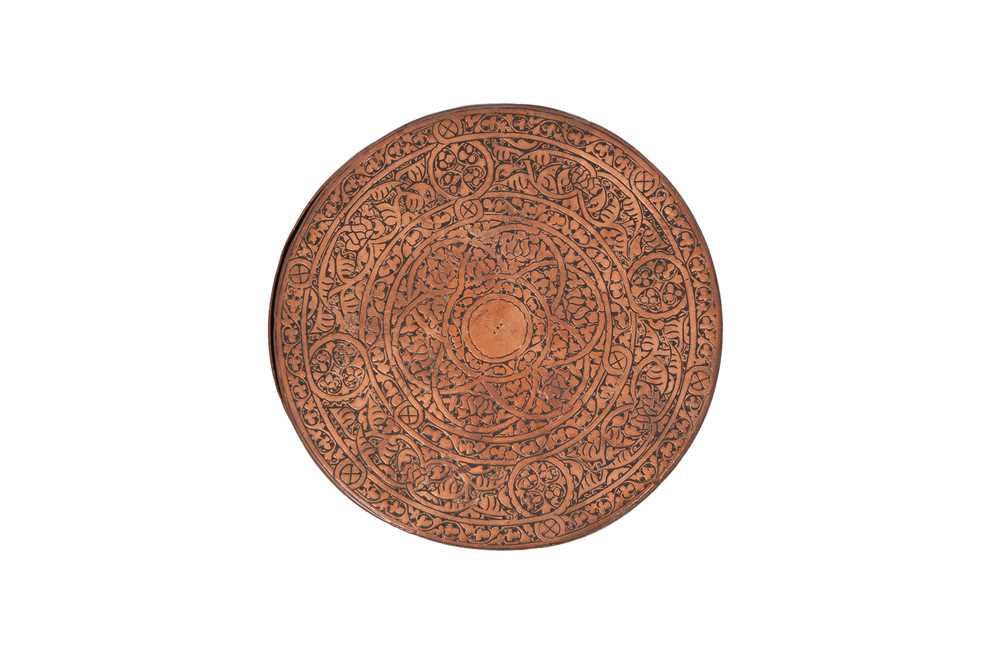 AN ENGRAVED VENETO-SARACENIC COPPER LIDDED BOWL Possibly Mamluk Egypt, late 15th - early 16th centur - Image 4 of 4