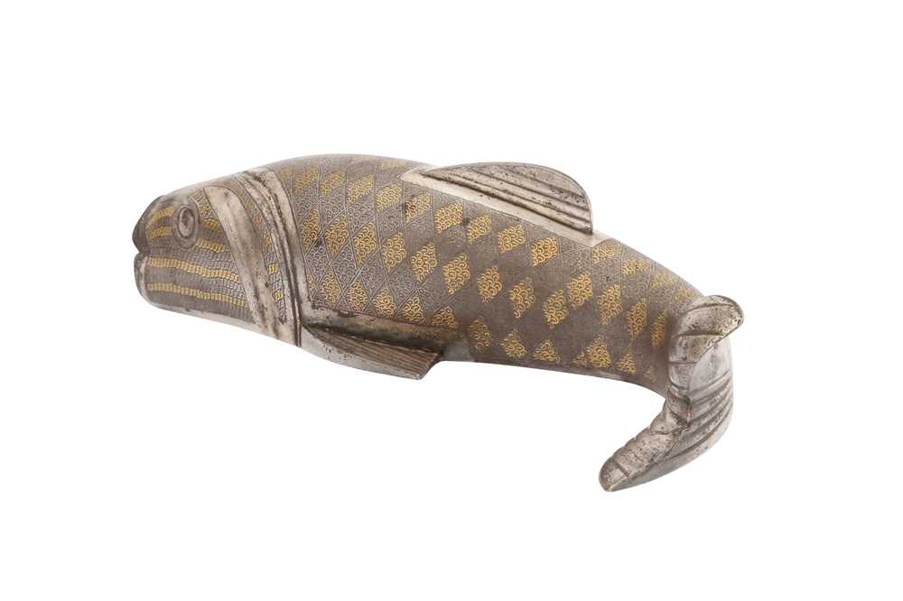 A DECORATIVE SILVER AND GOLD-INLAID (KOFTGARI) STEEL CARP Possibly Mayo School of Arts (modern-day N - Image 3 of 5