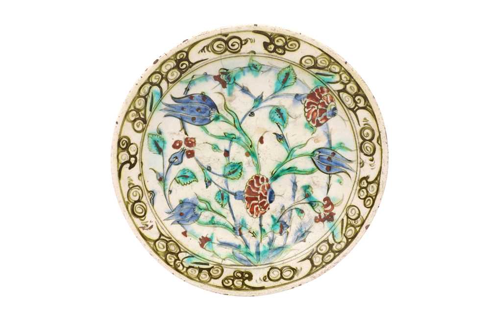 AN IZNIK POTTERY DISH WITH TULIPS AND CARNATIONS Iznik, Ottoman Turkey, late 16th - 17th century