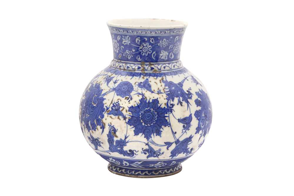 A BLUE AND WHITE IZNIK-REVIVAL POTTERY VASE WITH CHINESE-INSPIRED LOTUS MOTIF Ottoman Turkey, 19th c - Image 2 of 4