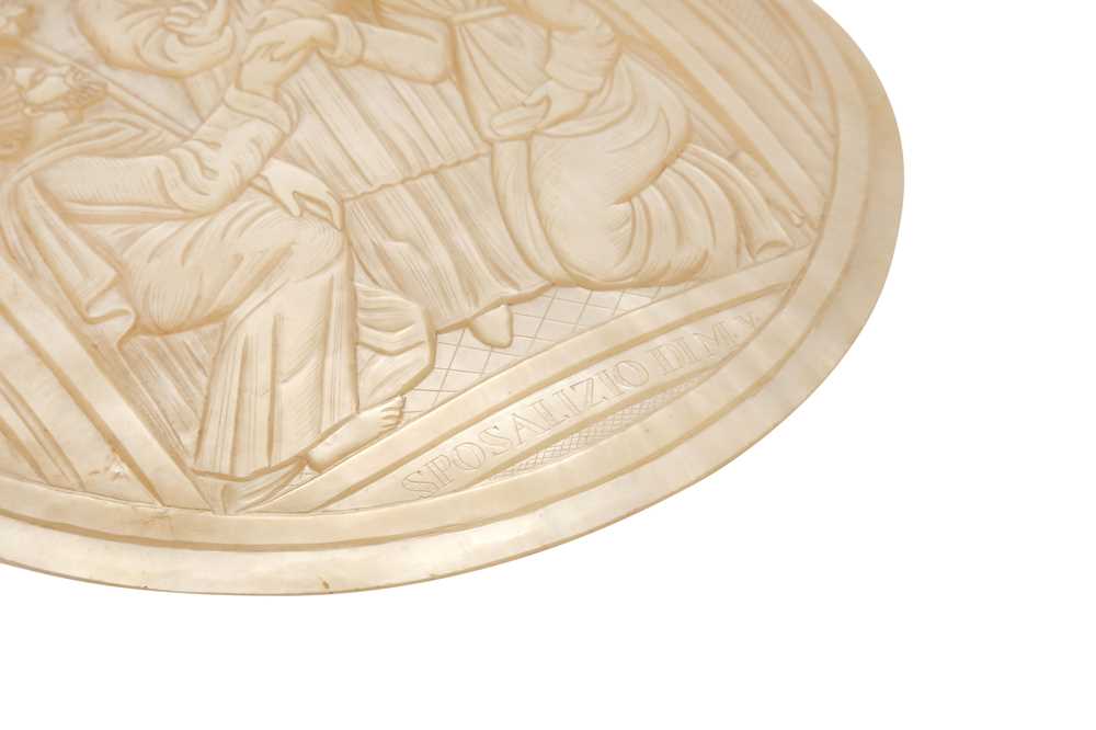 λ A CARVED MOTHER-OF-PEARL SHELL PLAQUE WITH THE VIRGIN'S MARRIAGE Jerusalem or Bethlehem, Holy Land - Image 4 of 4