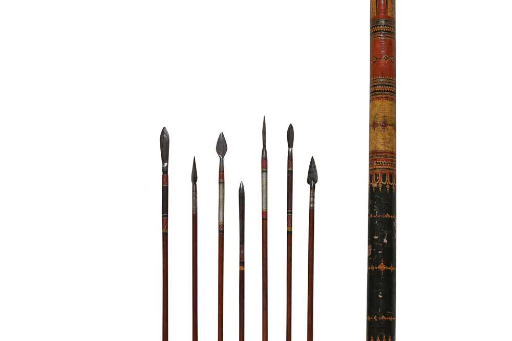 A SINHALESE POLYCHROME-PAINTED AND LACQUERED WOODEN BOW AND SEVEN ARROWS Possibly Kandy, Sri Lanka ( - Image 2 of 5